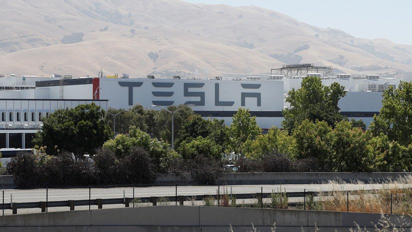 Multan a Tesla por violar las regulaciones sobre residuos industriales peligrosos