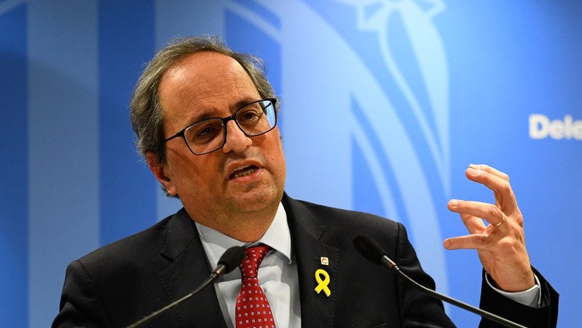 Admitida a trámite la querella contra el presidente catalán por no retirar los lazos amarillos