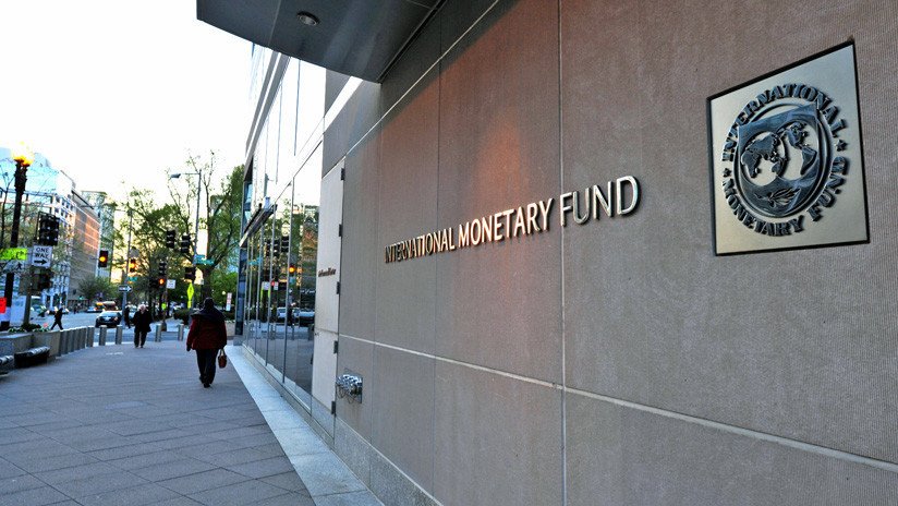 El FMI autoriza un nuevo desembolso de 10.870 millones de dólares para Argentina