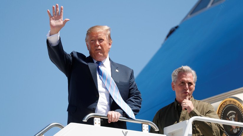 "Nuestro país está lleno": Trump promete más tropas en la frontera tras visitar el muro en California