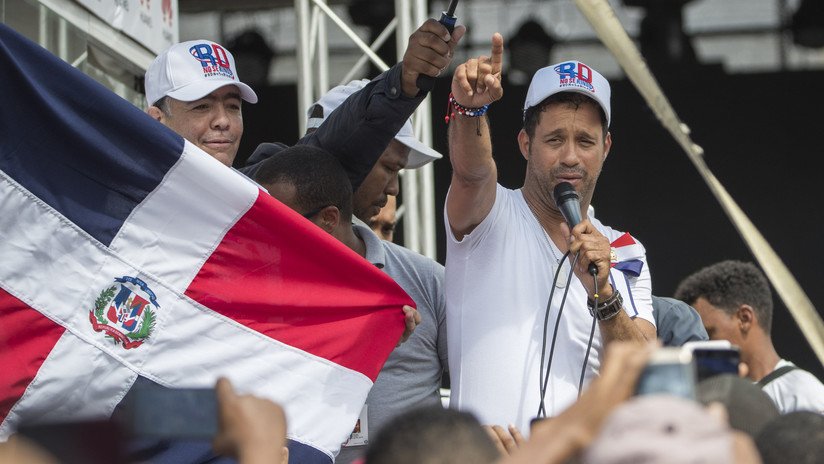 Un dominicano canta 106 horas seguidas para romper un récord Guinness pero fracasa (VIDEO)