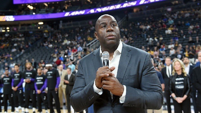 Earvin 'Magic' Johnson renuncia a la presidencia de Los Angeles Lakers antes del último partido del equipo en la temporada