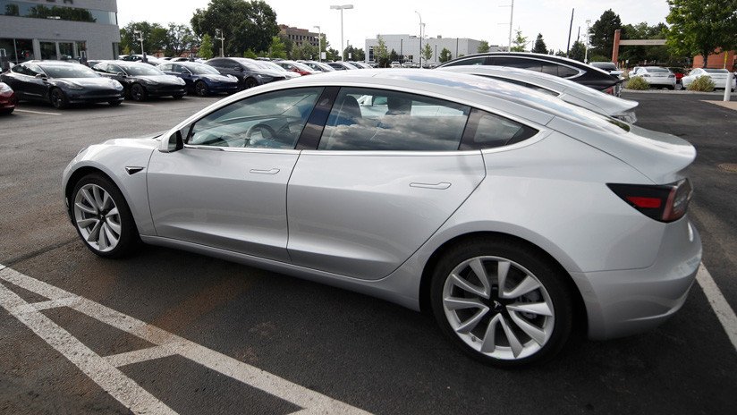 VIDEO: El nuevo modo 'antirrobo' de Tesla ayuda a capturar a un ladrón de autos