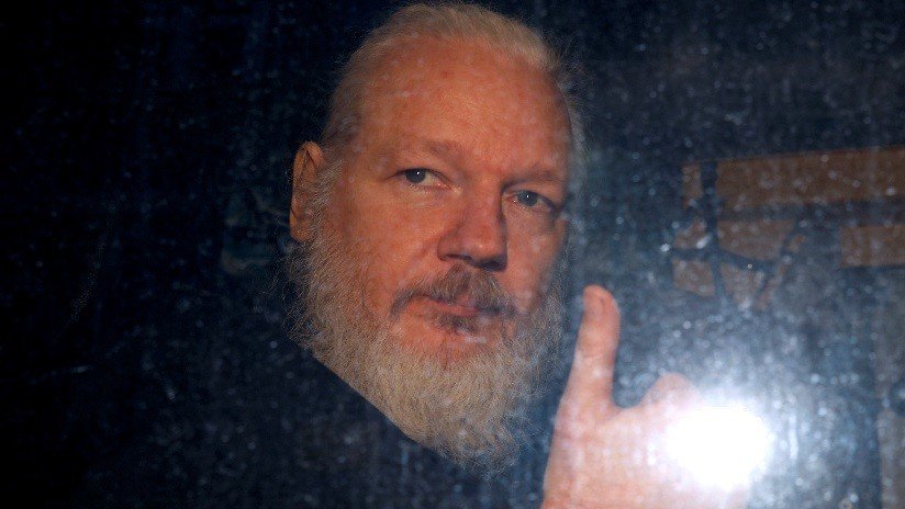 Venezuela rechaza la "atroz" decisión de privar del derecho de asilo a Assange y su "torpe y vergonzosa" detención por la Policía británica