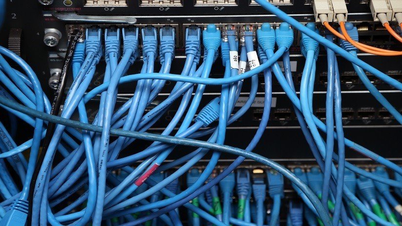 'Hackean' tres servidores del FBI y "más de 1.000 sitios" y afirman haber recogido "más de un millón de datos"