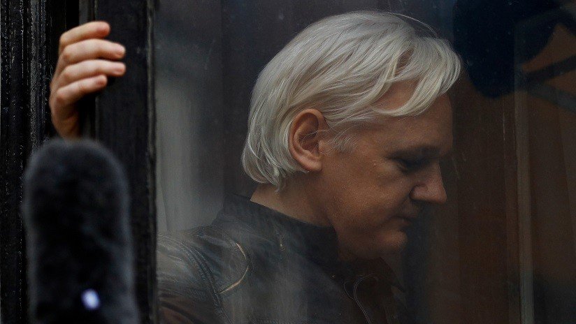 Publican videos de la vida cotidiana de Assange en la Embajada de Ecuador