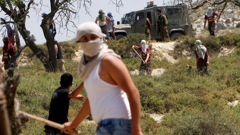 VIDEO, FOTOS: Colonos israelíes atacan con piedras a una familia palestina en Cisjordania