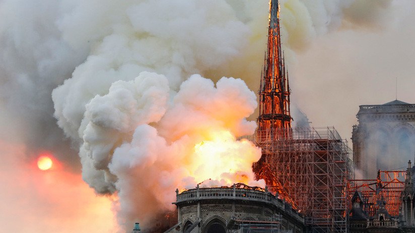 La catedral de Notre Dame de París, en llamas (VIDEOS, FOTOS) - RT