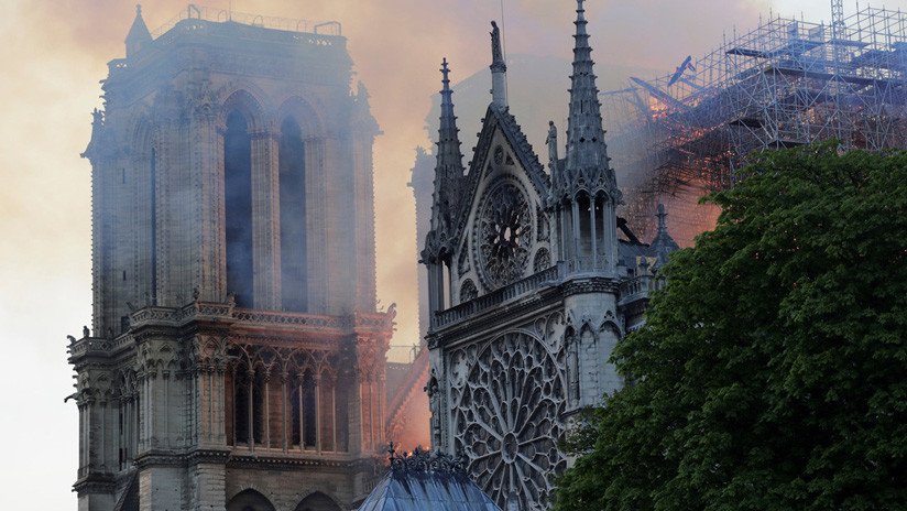París: La gente llora y reza ante el pavoroso incendio en la catedral de Notre  Dame en llamas (fotos, videos) - RT