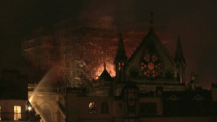 Impactante imagen: Publican fotografía aérea donde se observa a Notre Dame en llamas