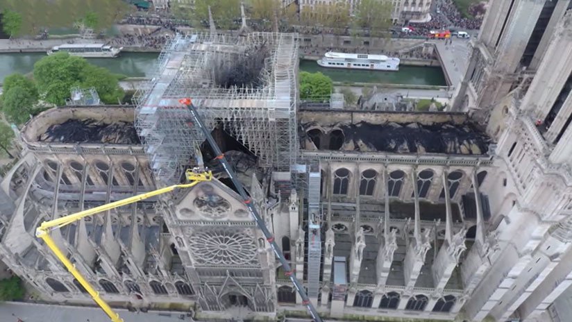 El primer video de Notre Dame tras el incendio grabado por un dron