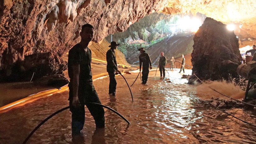 Un buzo británico que ayudó a salvar a niños atrapados en una cueva en Tailandia queda atrapado en una gruta