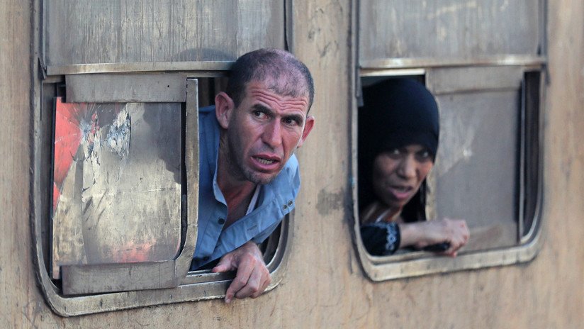 Decenas de heridos al descarrilar un tren en Egipto (VIDEO, FOTOS)