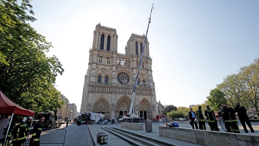 ¿Hay que restaurar Notre Dame como era o darle un 'toque' moderno?: El debate y la mofa saltan a la Red