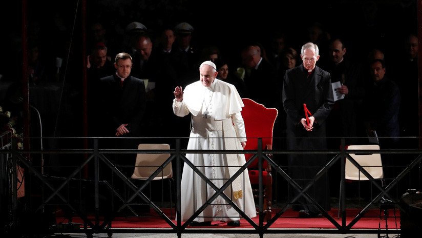 VIDEO: El papa Francisco dirige el Vía Crucis del Viernes Santo en el Coliseo de Roma