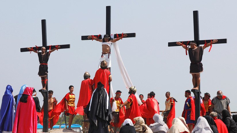 VIDEO: Filipinos se crucifican voluntariamente en el ritual de Viernes Santo