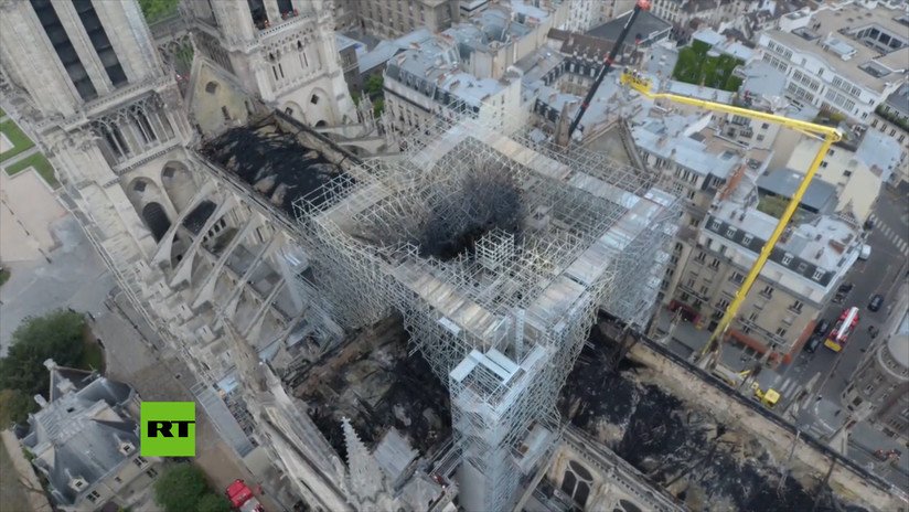 Primeras imágenes de dron muestran los daños sufridos por Notre Dame después del incendio