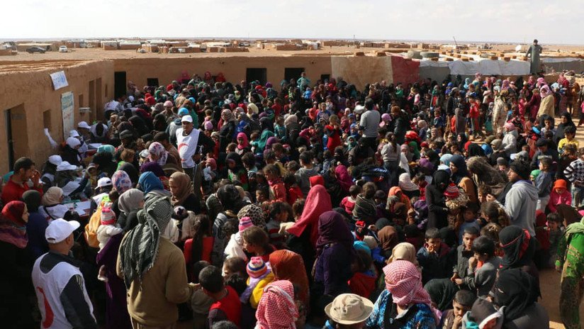 "Terroríficas condiciones insalubres y violencia de los militantes": Así viven los refugiados sirios en el campo de Rukban