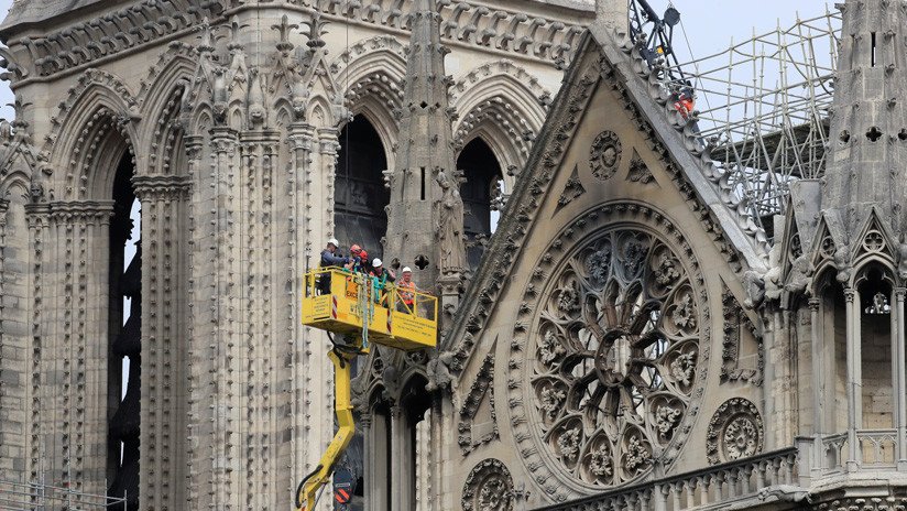 Advierten de que la cubierta de la catedral Notre Dame de París podría derrumbarse debido a las lluvias