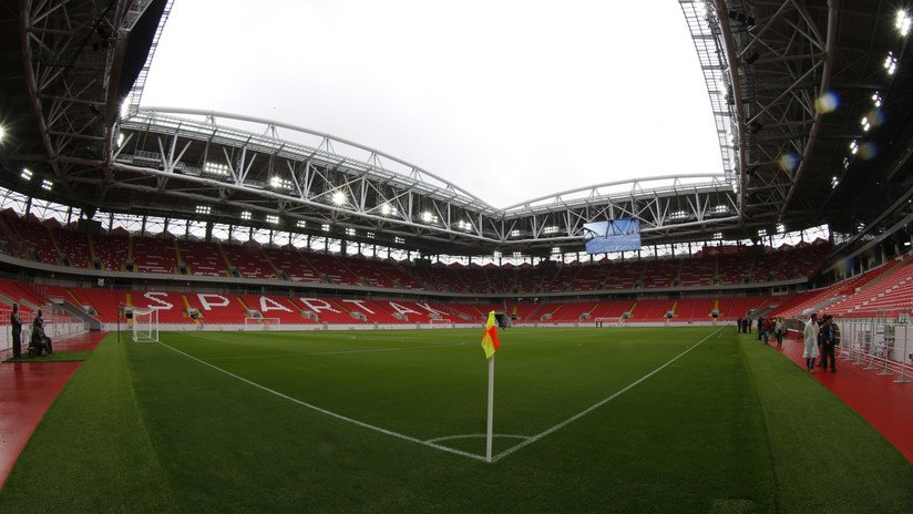 VIDEO: Un futbolista ruso anota dos goles desde la cubierta del estadio del Spartak de Moscú