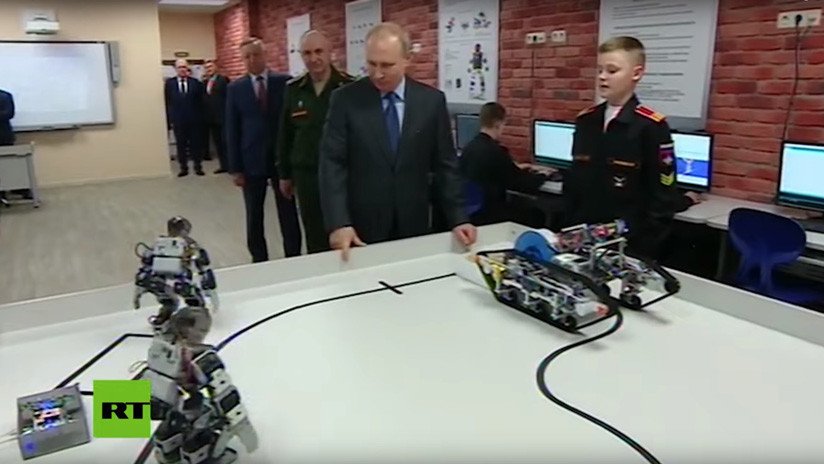 VIDEO: Putin presencia las habilidades deportivas de los robots construidos por estudiantes rusos
