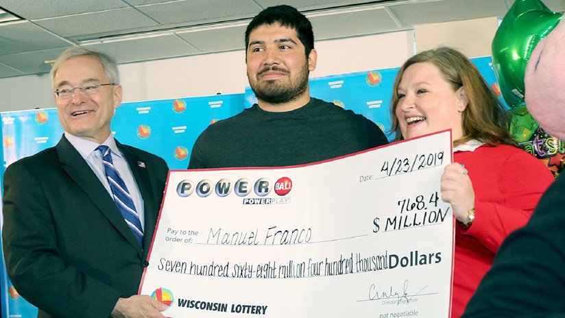 Estadounidense que ganó 768,4 millones de dólares en la lotería opta por un pago único de 477 millones 