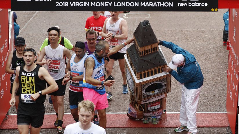 FOTOS, VIDEO: El 'Big Ben' londinense participa en el maratón anual pero tuvo problemas en la línea de meta