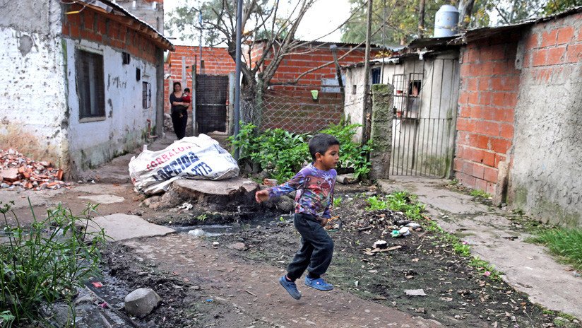 "El 7% de los niños no está cenando": La pobreza infantil crece en Argentina en medio de la crisis