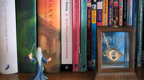 Sacerdotes católicos queman en la hoguera libros de Harry Potter y de la saga Crepúsculo 