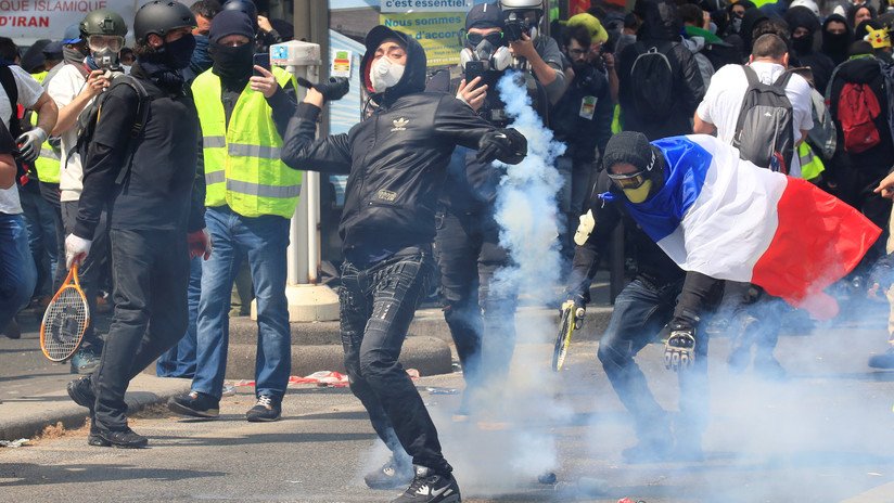 VIDEO: Choques en París entre la Policía y manifestantes antes de la marcha del Primero de Mayo