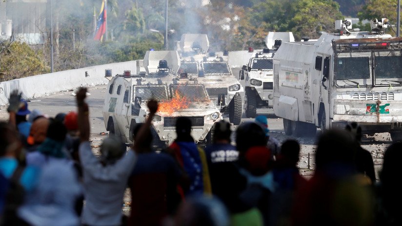 VIDEOS:  Grupos antigubernamentales chocan con fuerzas del orden público de Venezuela