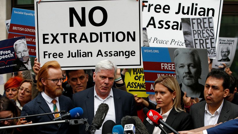 Detenidos y puestos en libertad los españoles acusados de extorsionar a Assange