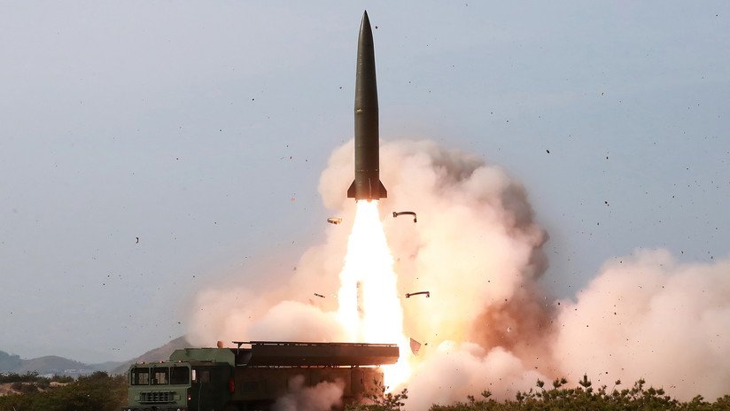 Corea del Norte confirma la prueba de "lanzacohetes múltiples de largo alcance" y armas guiadas tácticas (FOTOS)