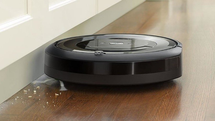 "¿Por qué me has construido para que sufra?": Enseña a una aspiradora Roomba a gritar maldiciones y quejarse de su vida (VIDEO)
