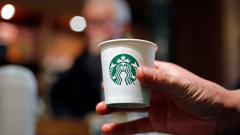 FOTOS: Fans de 'Juego de tronos', consternados por un "vaso de café de Starbucks" en una escena