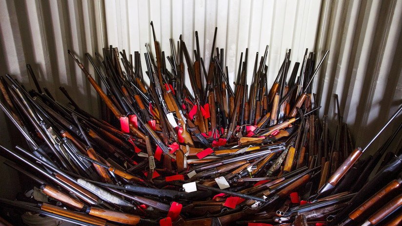 VIDEO: Recuperan más de 1.000 armas de una vivienda en EE.UU.