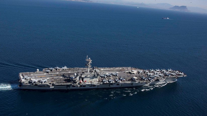 El portaviones USS Abraham Lincoln pasa por el canal de Suez para "enviar un mensaje claro a Irán"