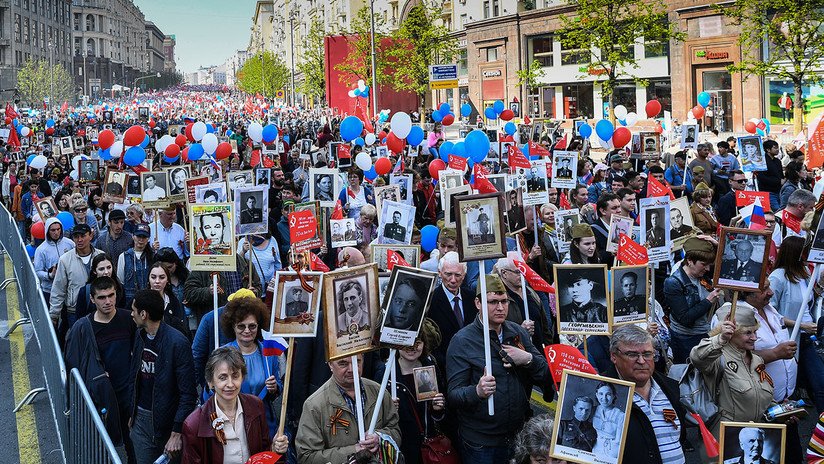 VIDEO: Multitudinarias marchas del Regimiento Inmortal dentro y fuera de Rusia para honrar a los héroes de la Gran Guerra Patria