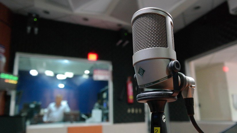 Una radio en California abre sus micrófonos para "defender los derechos del migrante"