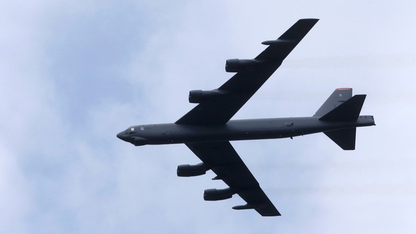 Un B-52 estadounidense llega a una base aérea de Catar en medio del deterioro de las relaciones con Irán