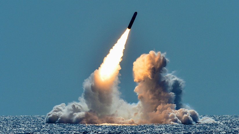 FOTO, VIDEO: EE.UU. lanzó dos misiles minutos después de la prueba de dos proyectiles por Corea del Norte