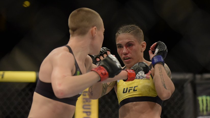 VIDEO: Luchadora brasileña alza a su oponente y la estampa de cabeza contra la lona para quedarse con el cetro de la UFC