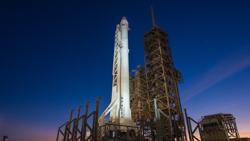FOTO: Musk muestra cómo 60 satélites caben en el Falcon 9  de SpaceX y anuncia su próximo lanzamiento