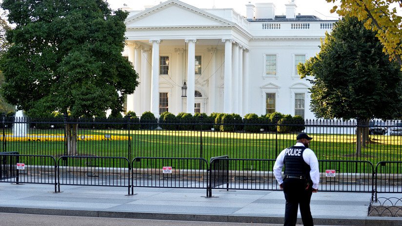 EE.UU.: Una furgoneta se estrella contra una valla junto a una entrada de la Casa Blanca (FOTO)