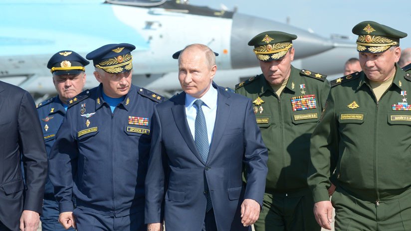 Putin inspecciona un caza MiG-31 equipado con un misil hipersónico Kinzhal (VIDEO)