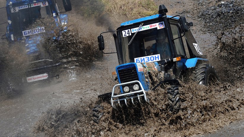 Un 'rally' ruso de tractores con saltos y curvas cerradas aspira a ser el "nuevo deporte nacional"