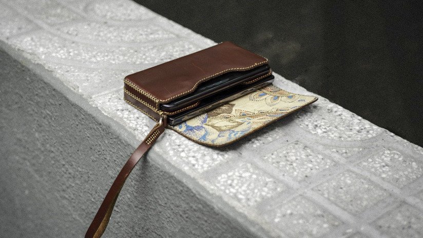 Encuentra una billetera de hace 40 años e intenta localizar a su propietaria (FOTOS)