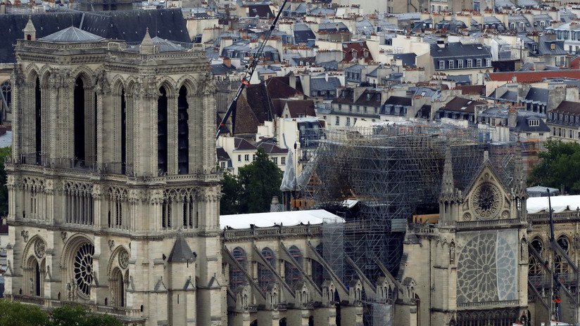 ¿Una piscina en el techo? Proponen un novedoso diseño para restaurar la catedral de Notre Dame (IMAGEN)