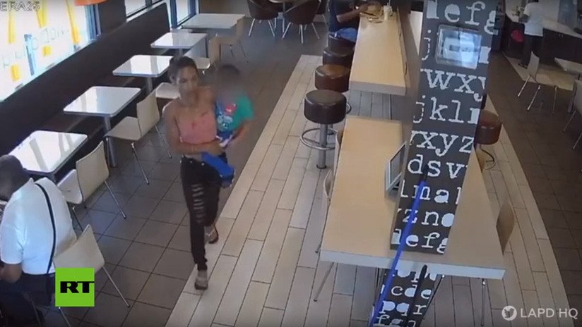 VIDEO: Una mujer trata de secuestrar con total naturalidad a un niño de un McDonald's