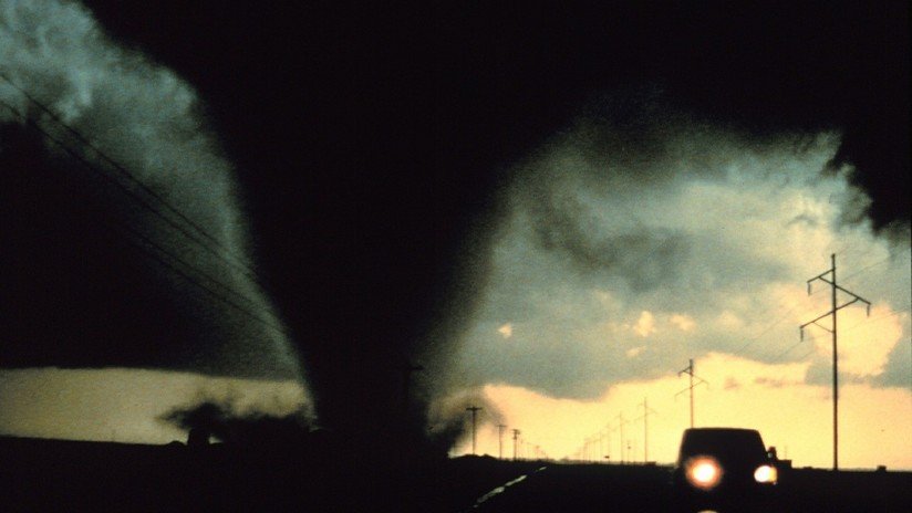 VIDEOS: Filman un gran tornado en Texas, mientras una ola de tormentas azota el centro de EE.UU.